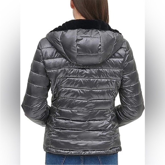 ANDREW MARC women’s REVERSIBLE metallic gray blk puffer / plush hooded jacket M - Picture 3 of 17